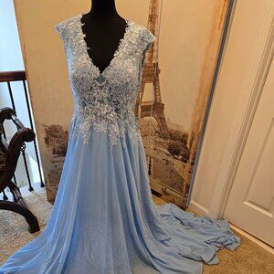 Mingda Custom NWT Light Blue Lace Gown - XL Court Train